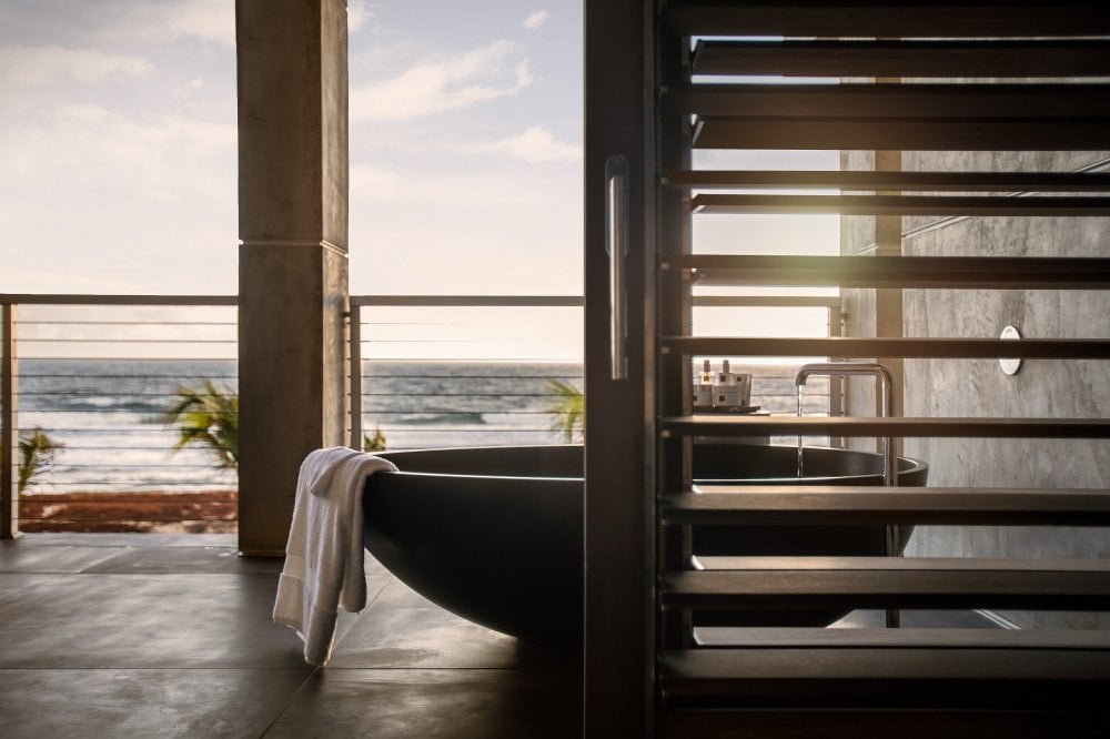 ZazenEnSuiteMasterBathroom-tub